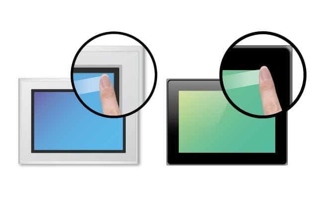 表面に段差があるデザイン(左)とベゼルレスフラットデザイン(右)
